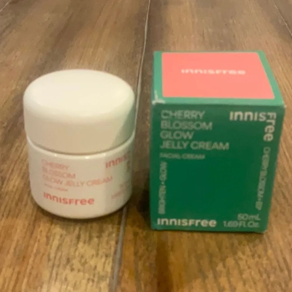 NEW! Innisfree Cherry Blossom Glow Jelly Cream Facial Cream